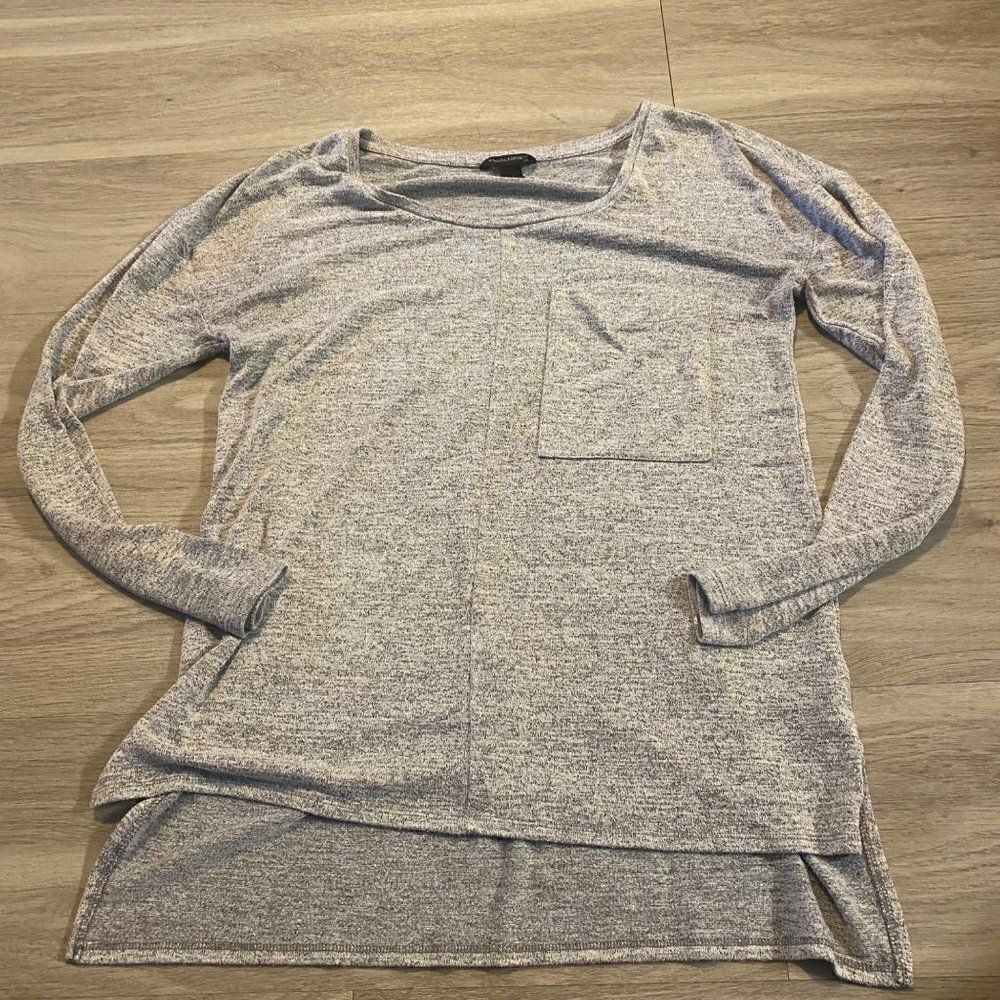 Banana Republic soft grey long sleeve with front pocket size medium